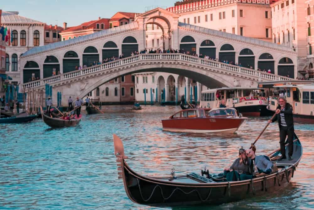 Beschreibung: Gondeln auf dem Kanal in Venedig, Italien.
